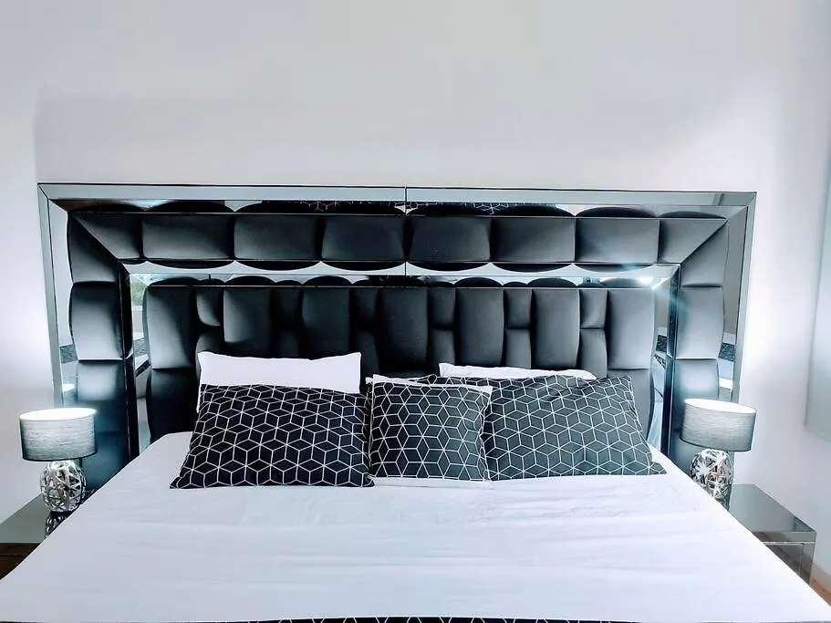 Urban Studios Luxurious Apartment In The Poblado Medellin